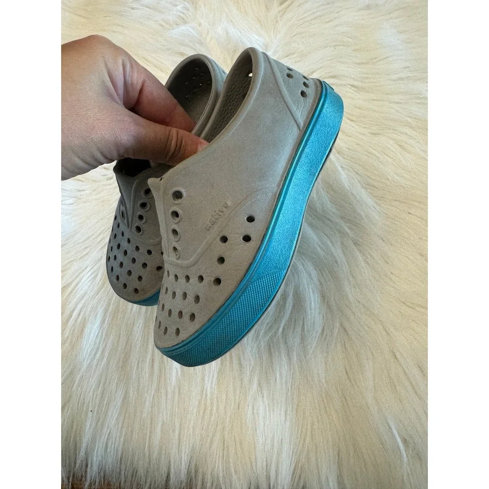 Gray native shoes size‎ 6 GUC
